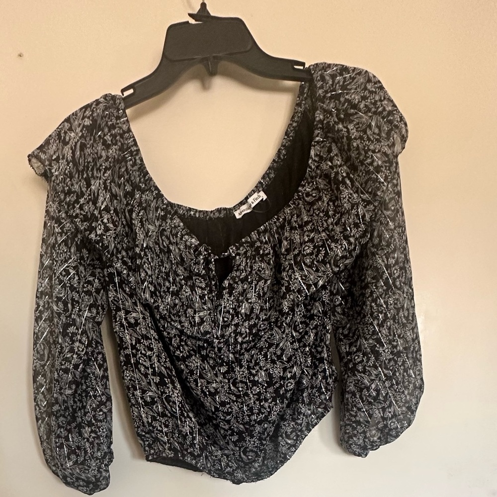 Black floral crop top